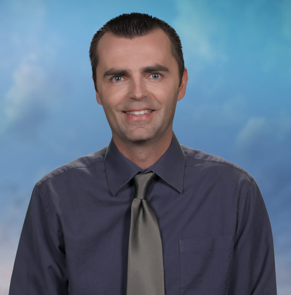 Headshot of Derek Rosendahl